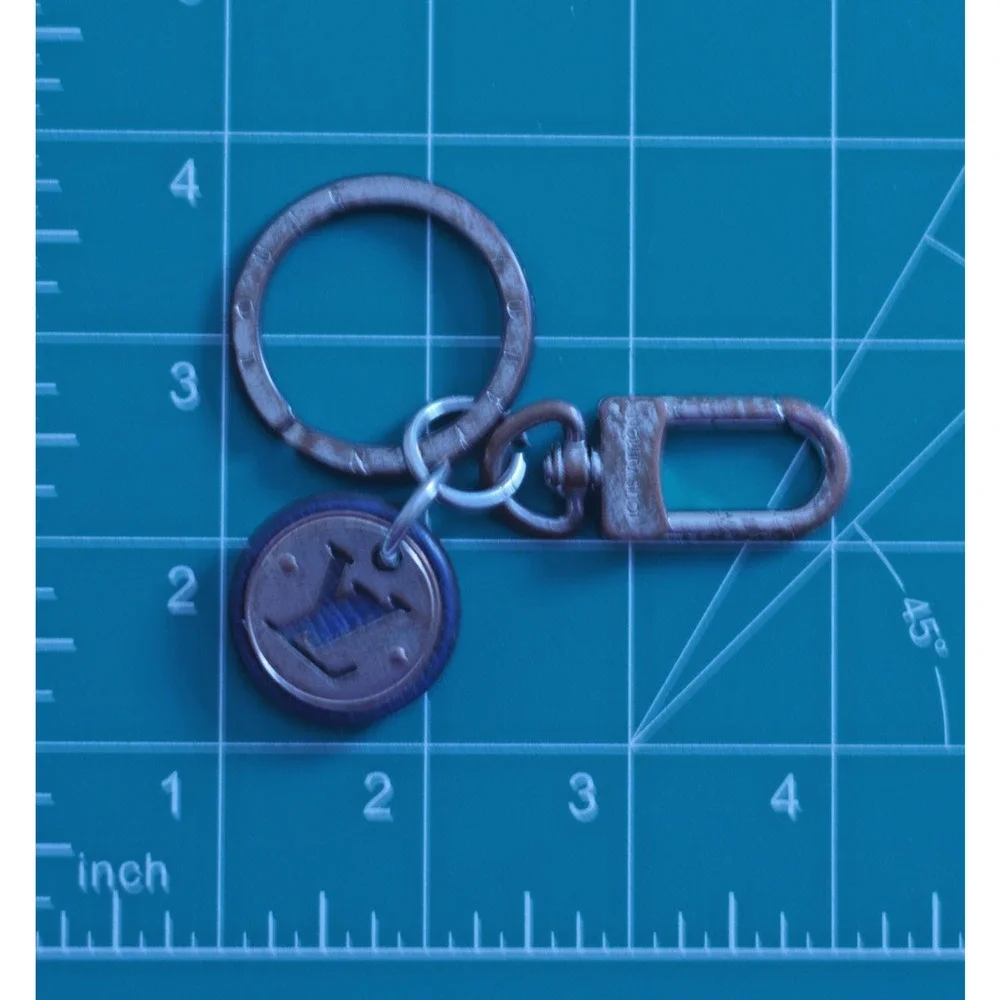 Louis Vuitton M67362 LV Cut Circle Key Ring Holder Silver Bag Charm Keychain